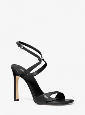 Michael Kors Amara Patent Leather Sandal Sandalet Kadın Siyah | 079542-YRI